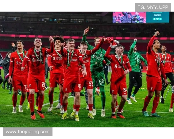 多特蒙德防线问题持续暴露,对球队欧冠资格争夺与赛季稳定性构成压力 多特蒙德防线问题持续暴露,对球队欧冠资格争夺与赛季稳定性构成压力