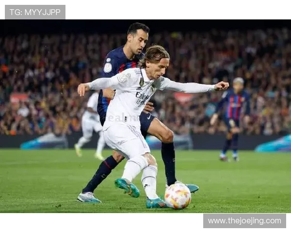 莫德里奇国家德比对阵巴萨中场的经典表现解析